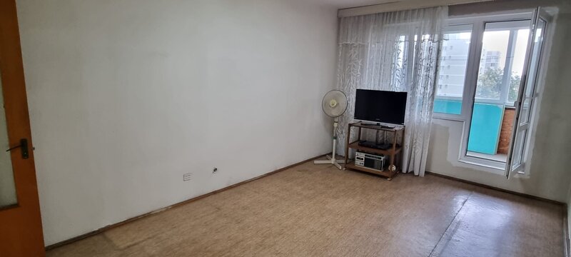 Titan Str.Lotrioara la 400m Metrou si 100m Parc IOR