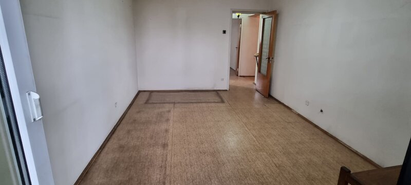 Titan Str.Lotrioara la 400m Metrou si 100m Parc IOR