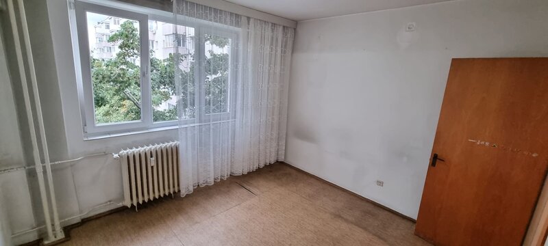 Titan Str.Lotrioara la 400m Metrou si 100m Parc IOR