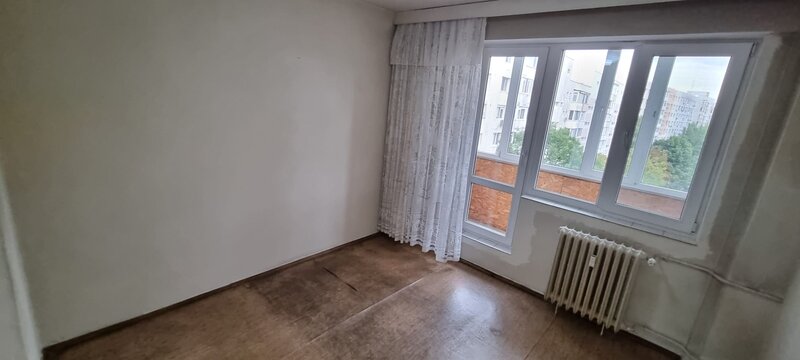 Titan Str.Lotrioara la 400m Metrou si 100m Parc IOR