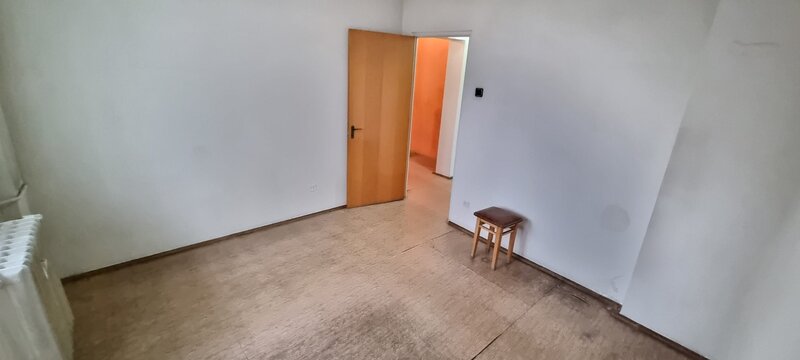 Titan Str.Lotrioara la 400m Metrou si 100m Parc IOR