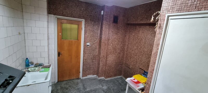 Titan Str.Lotrioara la 400m Metrou si 100m Parc IOR