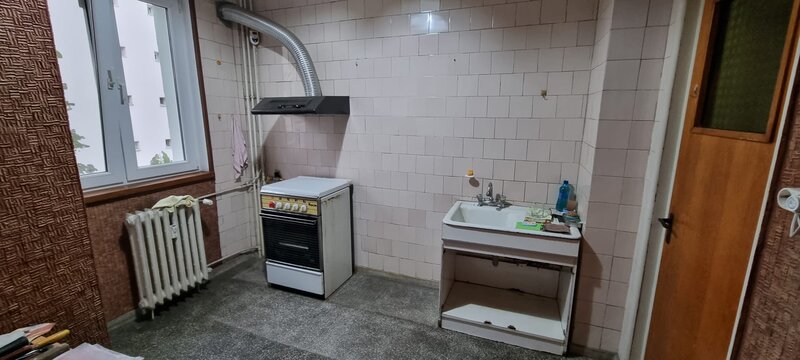 Titan Str.Lotrioara la 400m Metrou si 100m Parc IOR